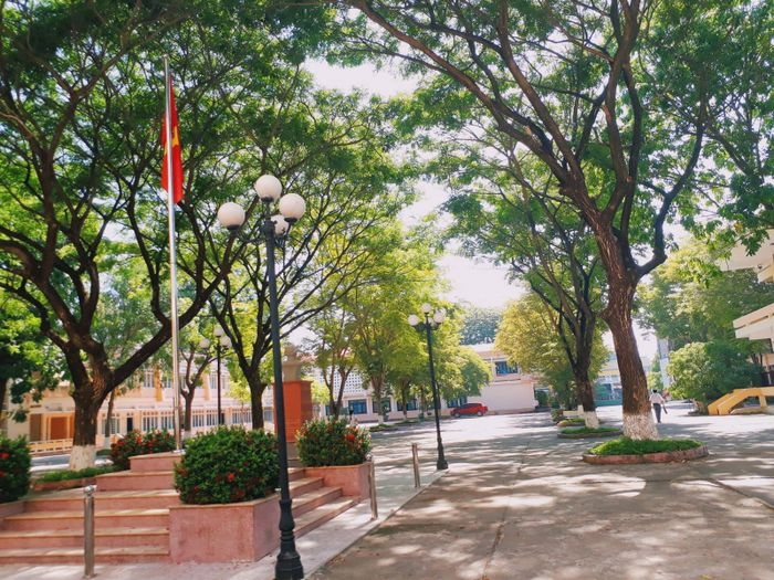 Trường Trung học Phổ thông Chuyên Lê Khiết