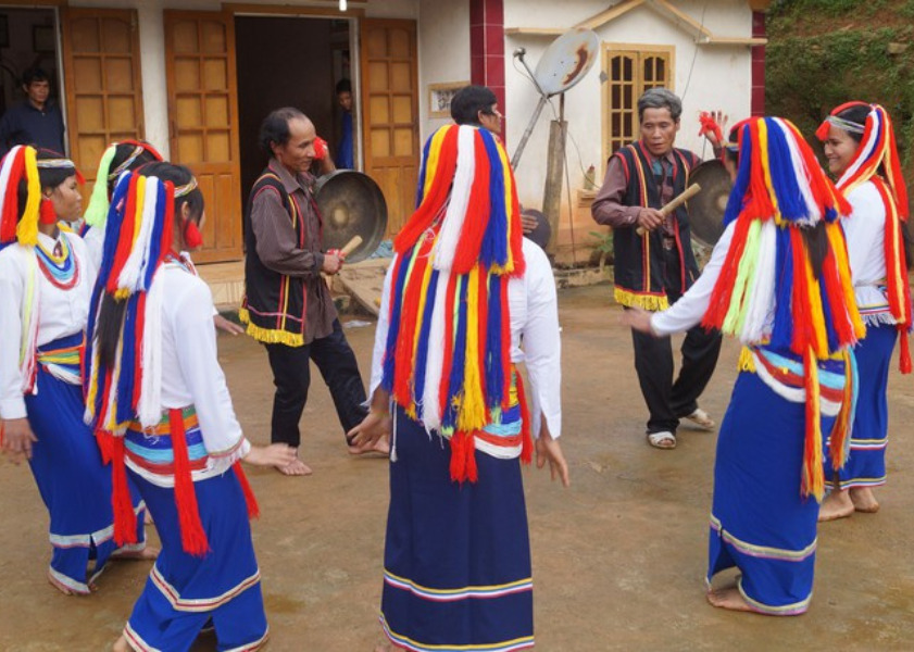 Tìm hiểu văn hóa dân gian tại bản làng của người dân tộc Kor